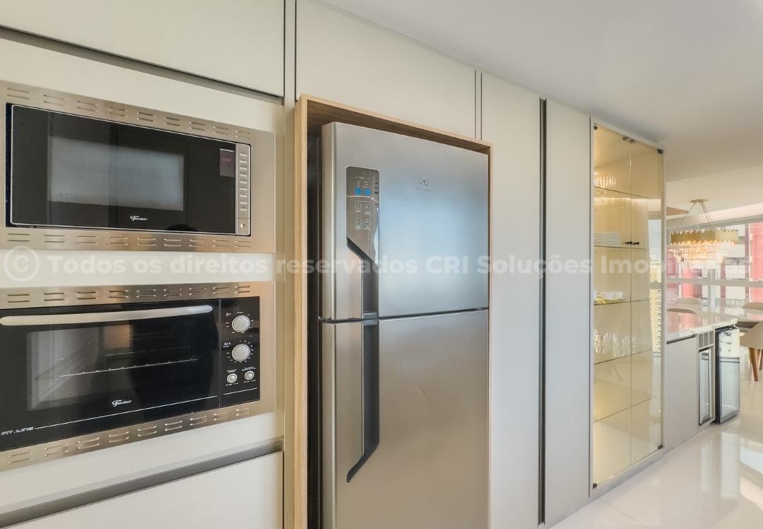 Foto do imóvel Apartamento à venda com 4 suítes no Olympo Tower no centro de Balneário Camboriú | Vida na praia