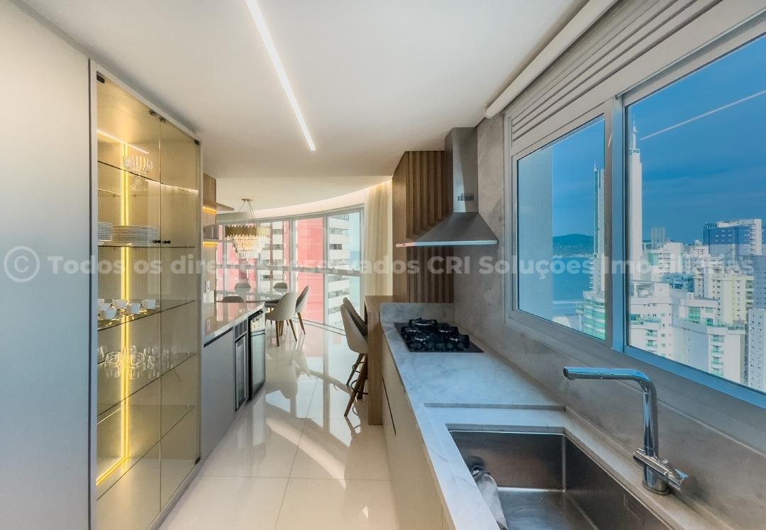 Foto do imóvel Apartamento à venda com 4 suítes no Olympo Tower no centro de Balneário Camboriú | Vida na praia