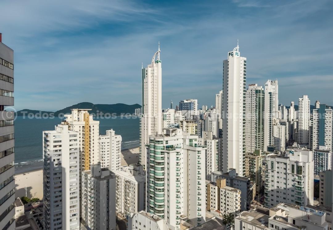 Foto do imóvel Apartamento à venda com 4 suítes no Olympo Tower no centro de Balneário Camboriú | Vida na praia