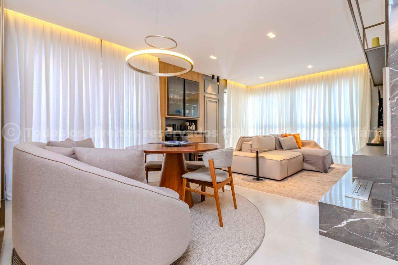 Apartamento com 3 suítes no Edifício Costa Esmeralda na Barra Norte em Balneário Camboriú