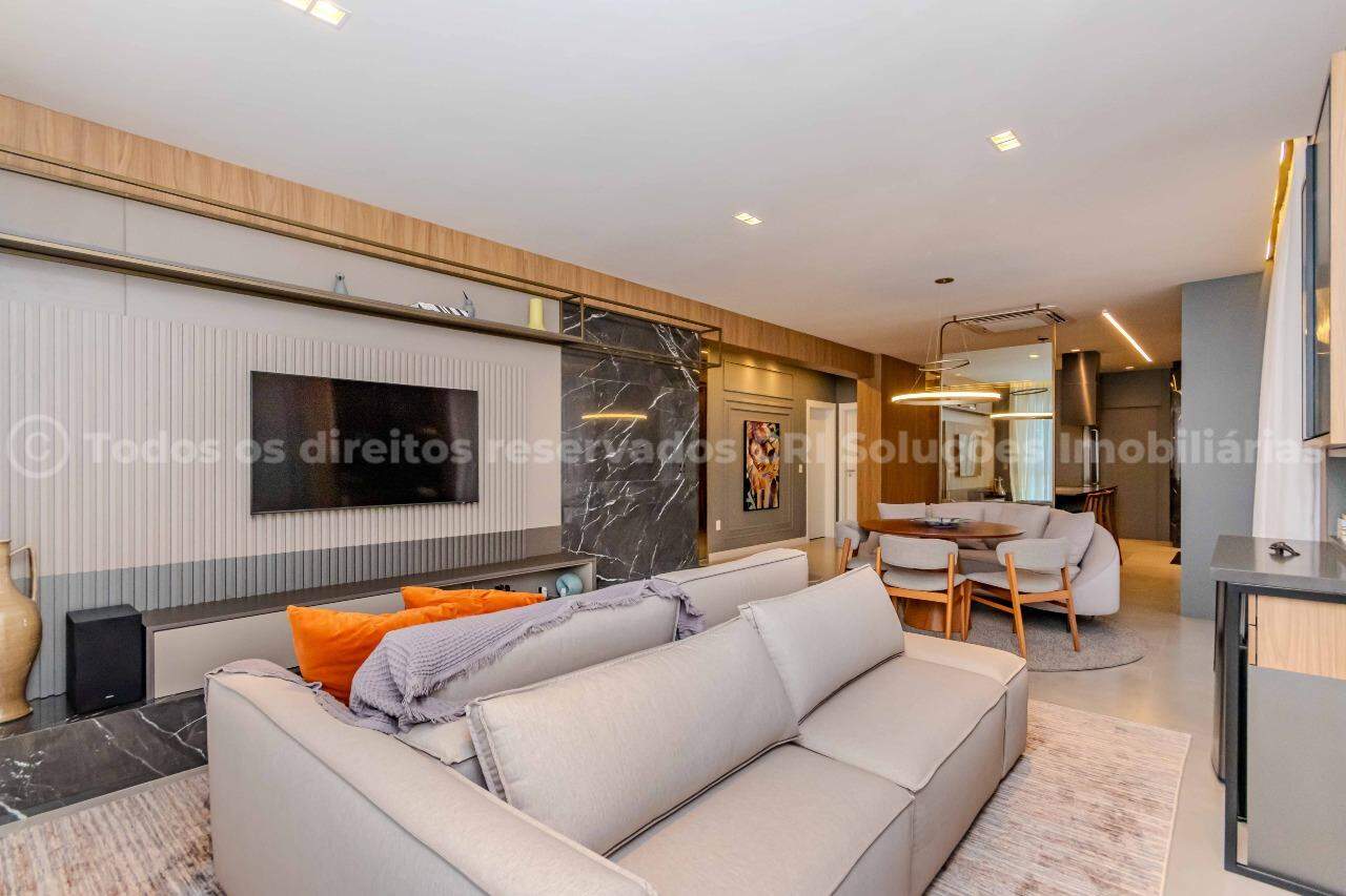 Foto do imóvel Apartamento mobiliado à venda com 3 suítes e 4 vagas de garagem no Edifício Costa Esmeralda, na Barra Norte de Balneário Camboriú