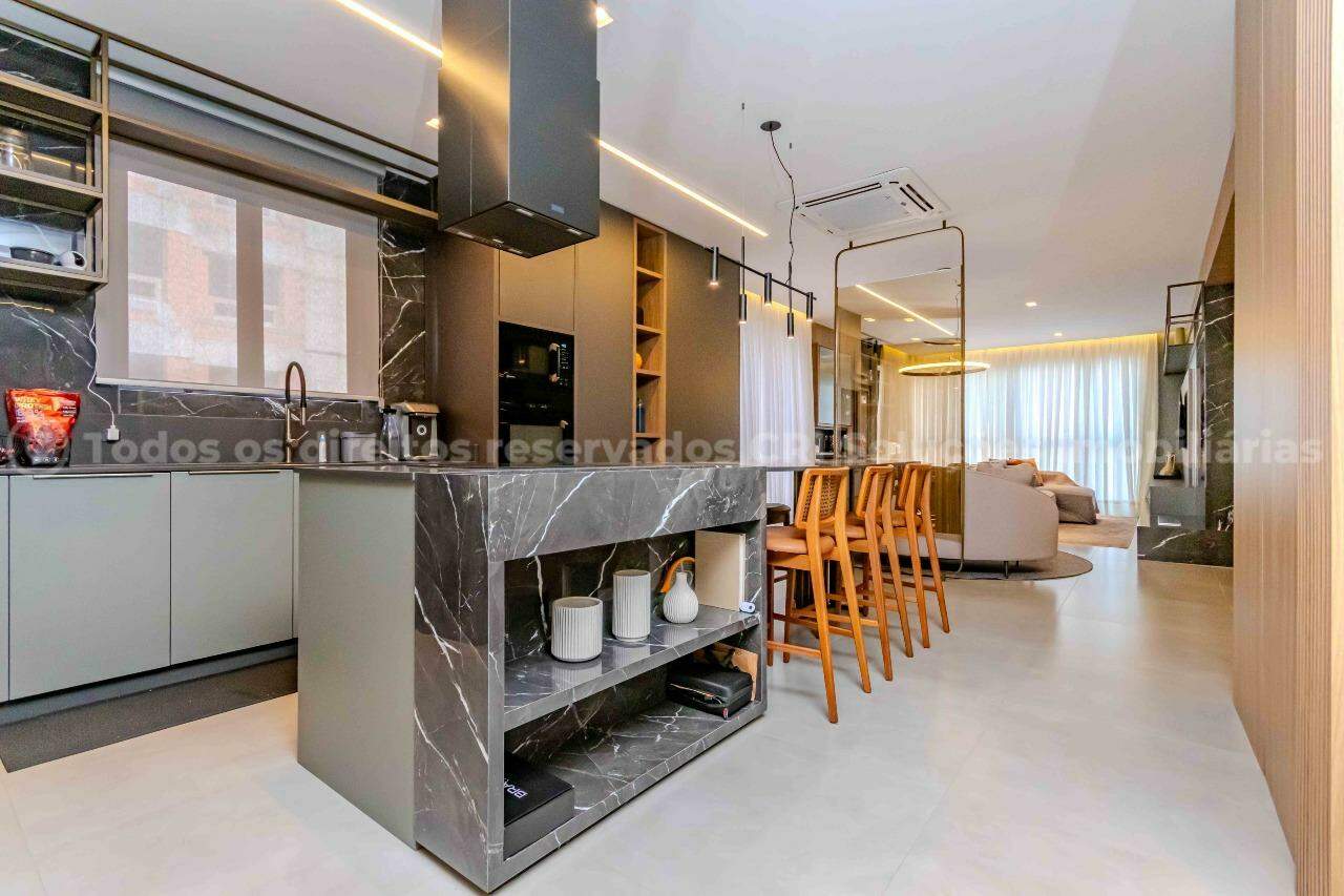 Foto do imóvel Apartamento mobiliado à venda com 3 suítes e 4 vagas de garagem no Edifício Costa Esmeralda, na Barra Norte de Balneário Camboriú