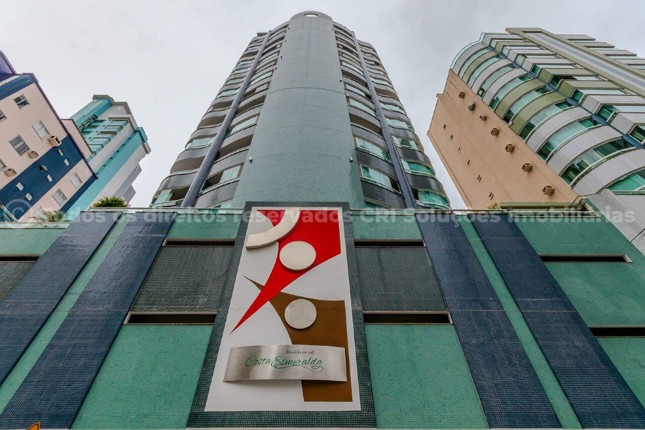 Foto do imóvel Apartamento mobiliado à venda com 3 suítes e 4 vagas de garagem no Edifício Costa Esmeralda, na Barra Norte de Balneário Camboriú