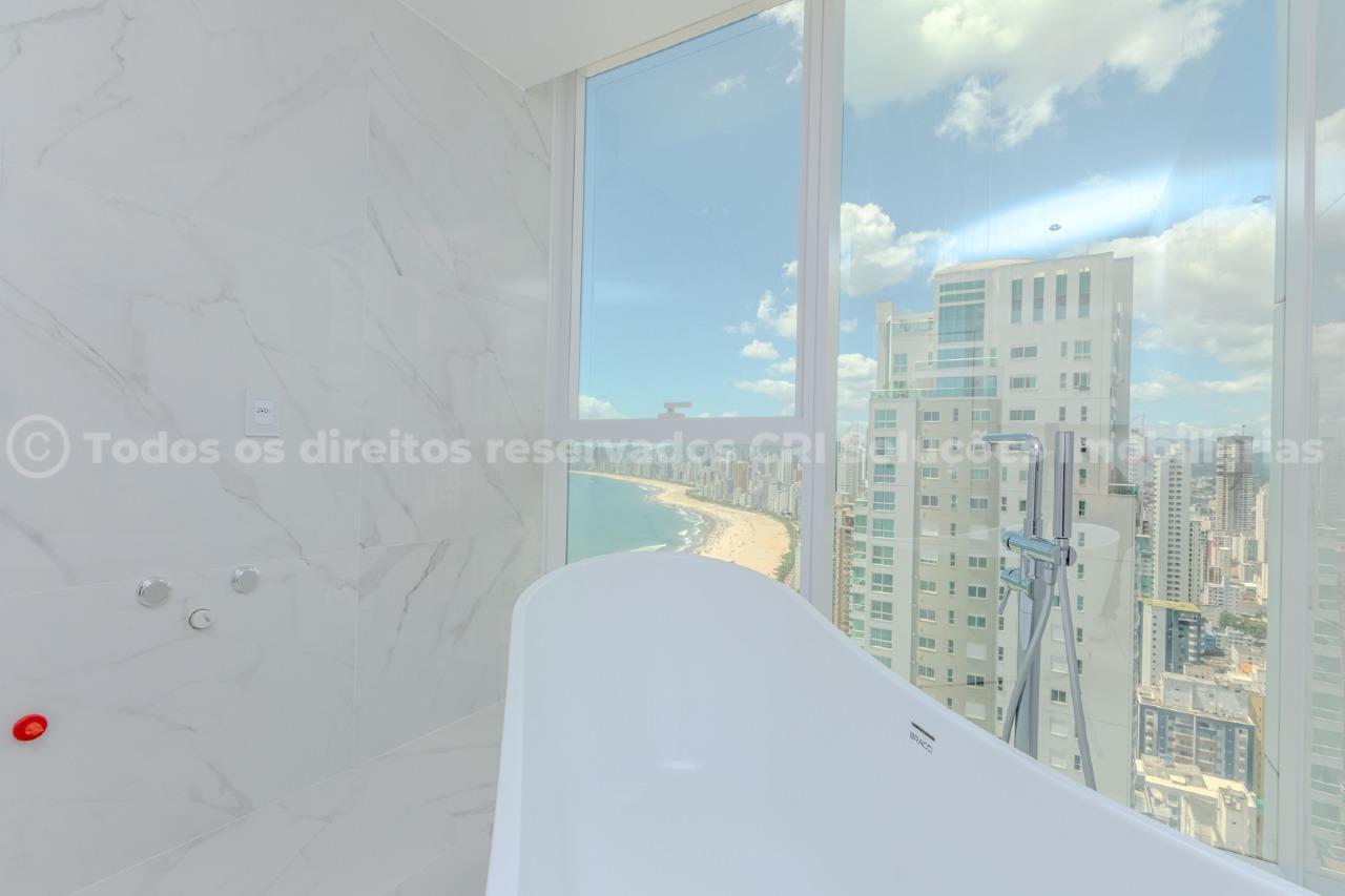 Foto do imóvel Apartamento alto-padrão à venda com 4 suítes, 4 vagas de garagem e vista para a roda gigante, no Boreal Tower, na Barra Norte de Balneário Camboriú