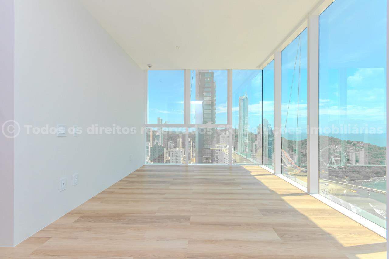 Foto do imóvel Apartamento frente-mar à venda com 4 suítes, 4 vagas de garagem e vista para a FG Big Wheel, no Boreal Tower, na Barra Norte de Balneário Camboriú