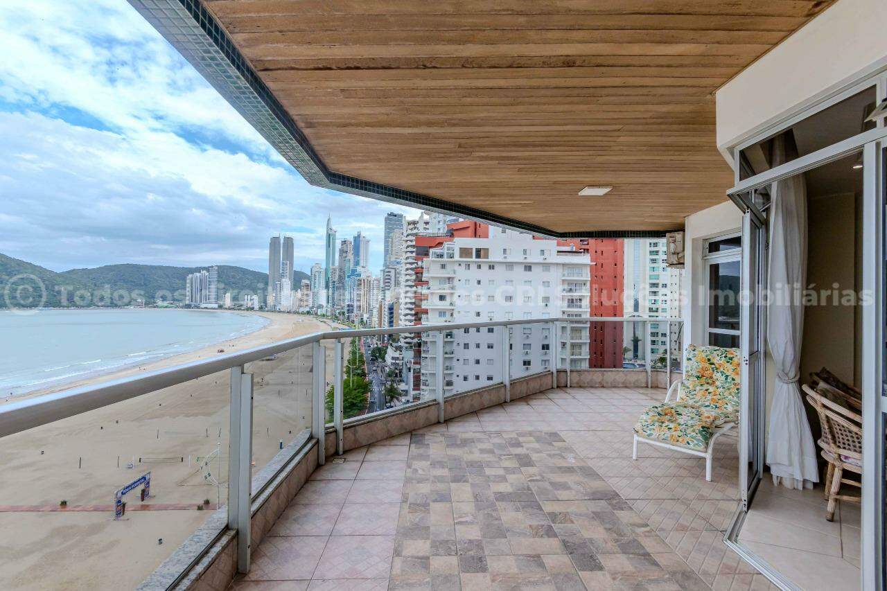 Apartamento frente mar à venda com 3 dormitórios no Lago Maggiore no Centro de Balneário Camboriú