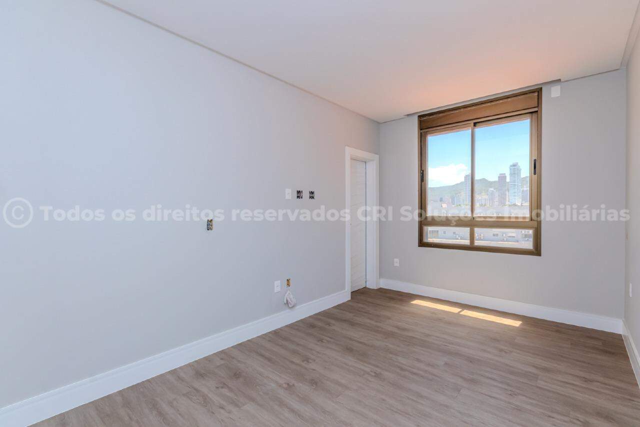 Foto do imóvel Cobertura Triplex de Alto Padrão com 4 Suítes e 4 Vagas de Garagem na Praia Brava – Itajaí
