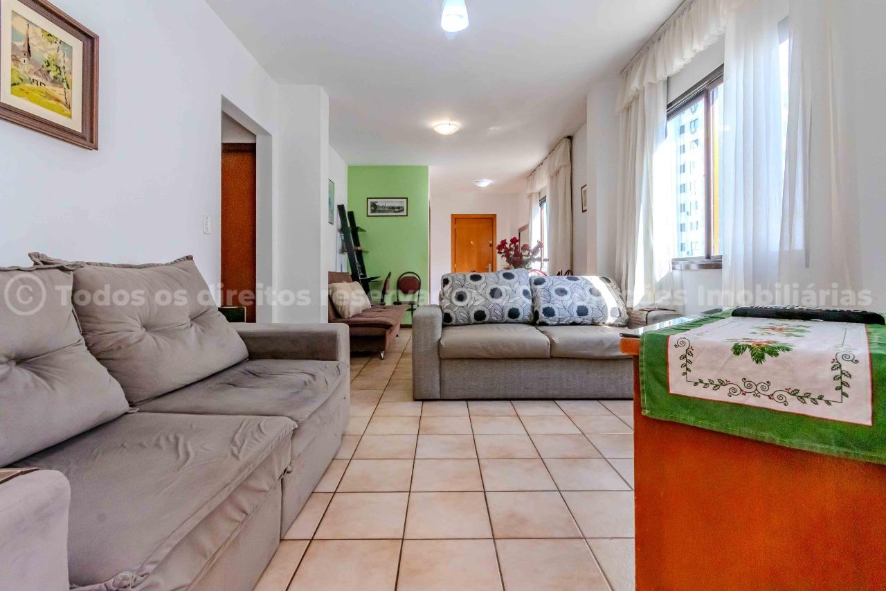 Foto do imóvel Apartamento mobiliado à venda com 2 dormitórios sendo 1 suíte e 1 vaga de garagem no Edifício Orlando José, no centro de Balneário Camboriú