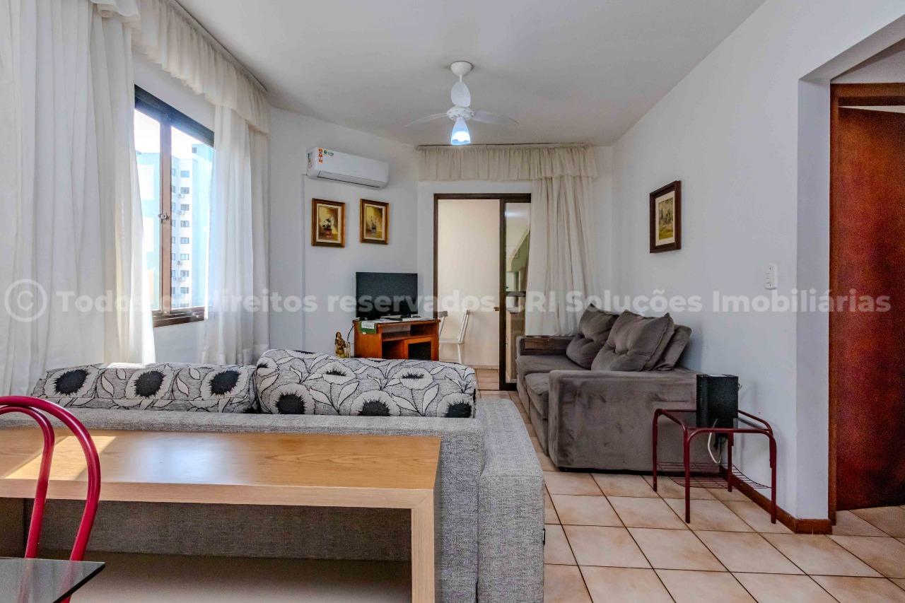 Foto do imóvel Apartamento mobiliado à venda com 2 dormitórios sendo 1 suíte e 1 vaga de garagem no Edifício Orlando José, no centro de Balneário Camboriú