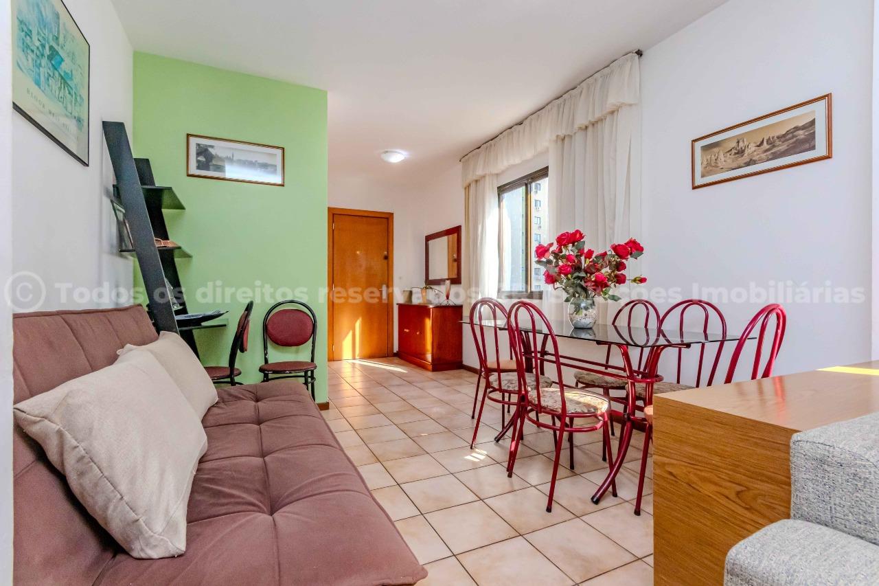 Foto do imóvel Apartamento mobiliado à venda com 2 dormitórios sendo 1 suíte e 1 vaga de garagem no Edifício Orlando José, no centro de Balneário Camboriú