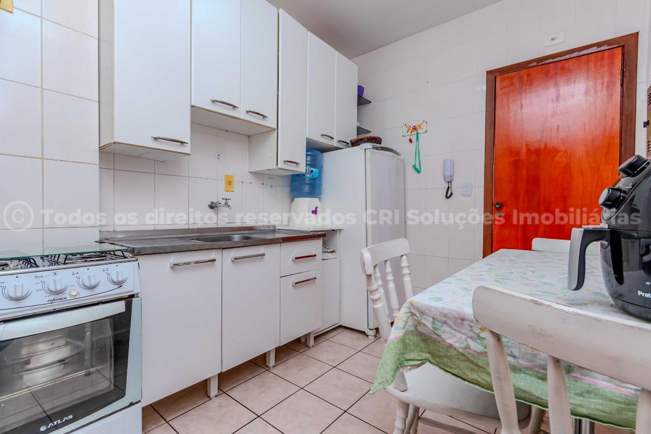Foto do imóvel Apartamento mobiliado à venda com 2 dormitórios sendo 1 suíte e 1 vaga de garagem no Edifício Orlando José, no centro de Balneário Camboriú