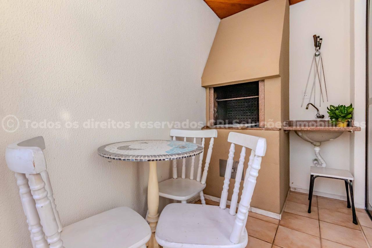 Foto do imóvel Apartamento mobiliado à venda com 2 dormitórios sendo 1 suíte e 1 vaga de garagem no Edifício Orlando José, no centro de Balneário Camboriú