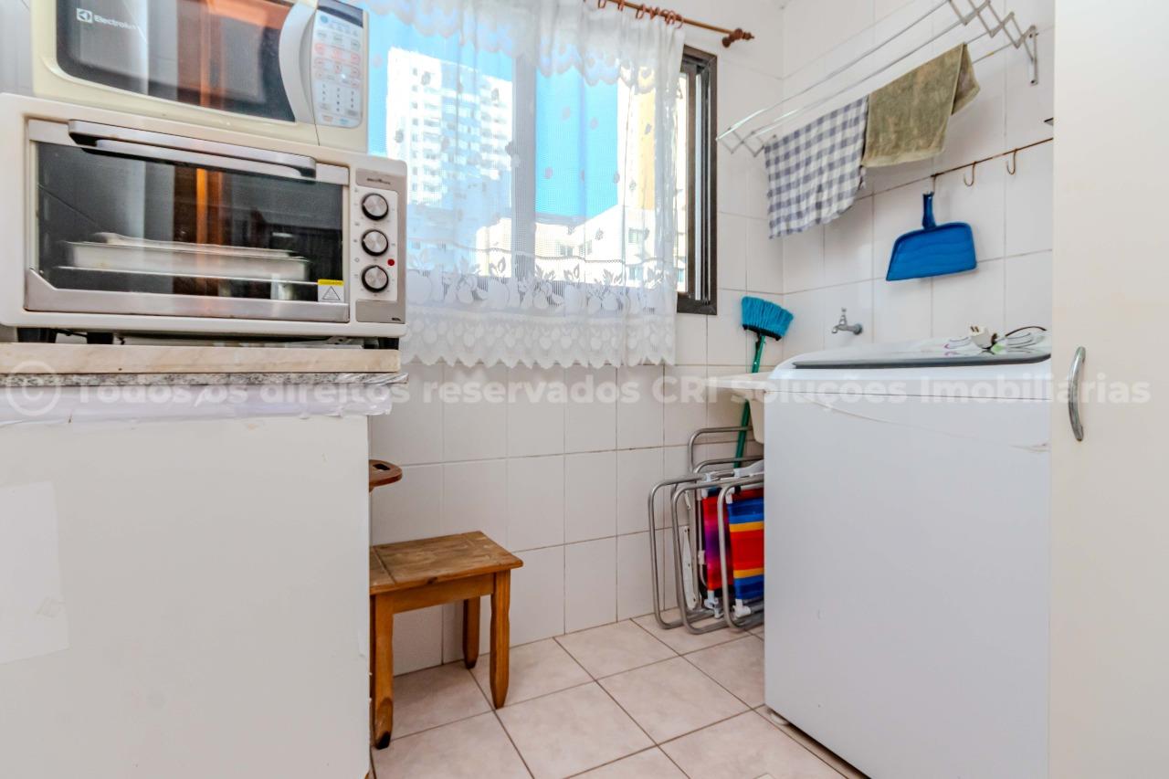 Foto do imóvel Apartamento mobiliado à venda com 2 dormitórios sendo 1 suíte e 1 vaga de garagem no Edifício Orlando José, no centro de Balneário Camboriú