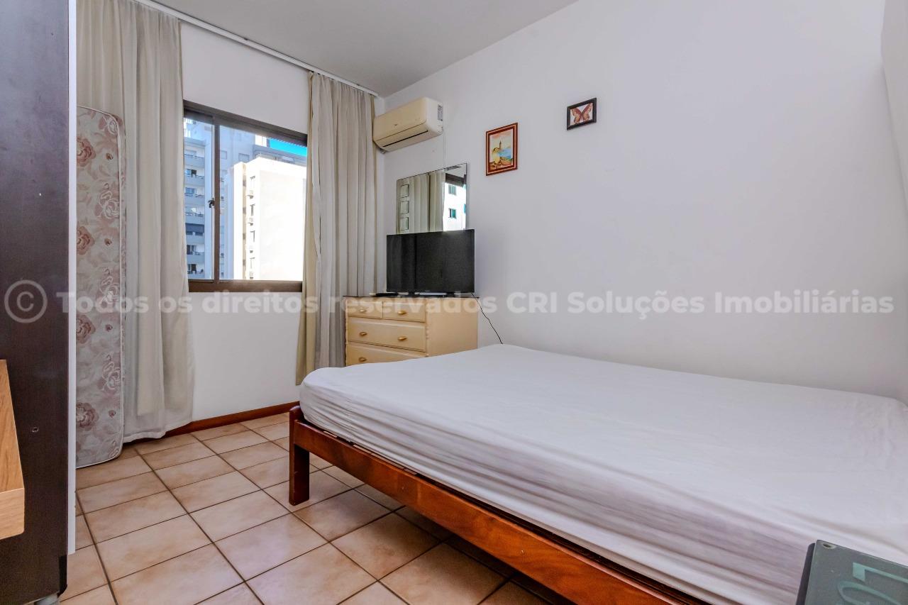 Foto do imóvel Apartamento mobiliado à venda com 2 dormitórios sendo 1 suíte e 1 vaga de garagem no Edifício Orlando José, no centro de Balneário Camboriú