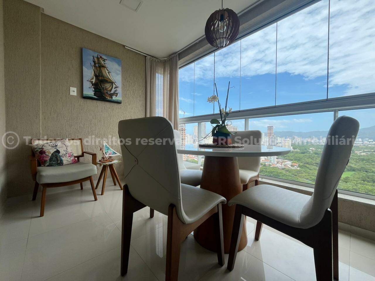 Foto do imóvel Apartamento a venda no Edificio Vila das Aroeiras com 02 Quartos sendo 01 Suite em Itapema Meia Praia