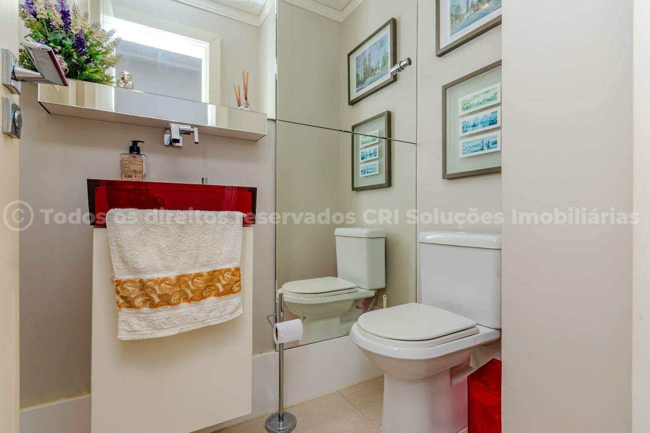 Foto do imóvel Apartamento mobiliado alto padrão à venda com 3 suítes e 3 vagas de garagem no Edifício Residencial Vermont, no centro de Balneário Camboriú.