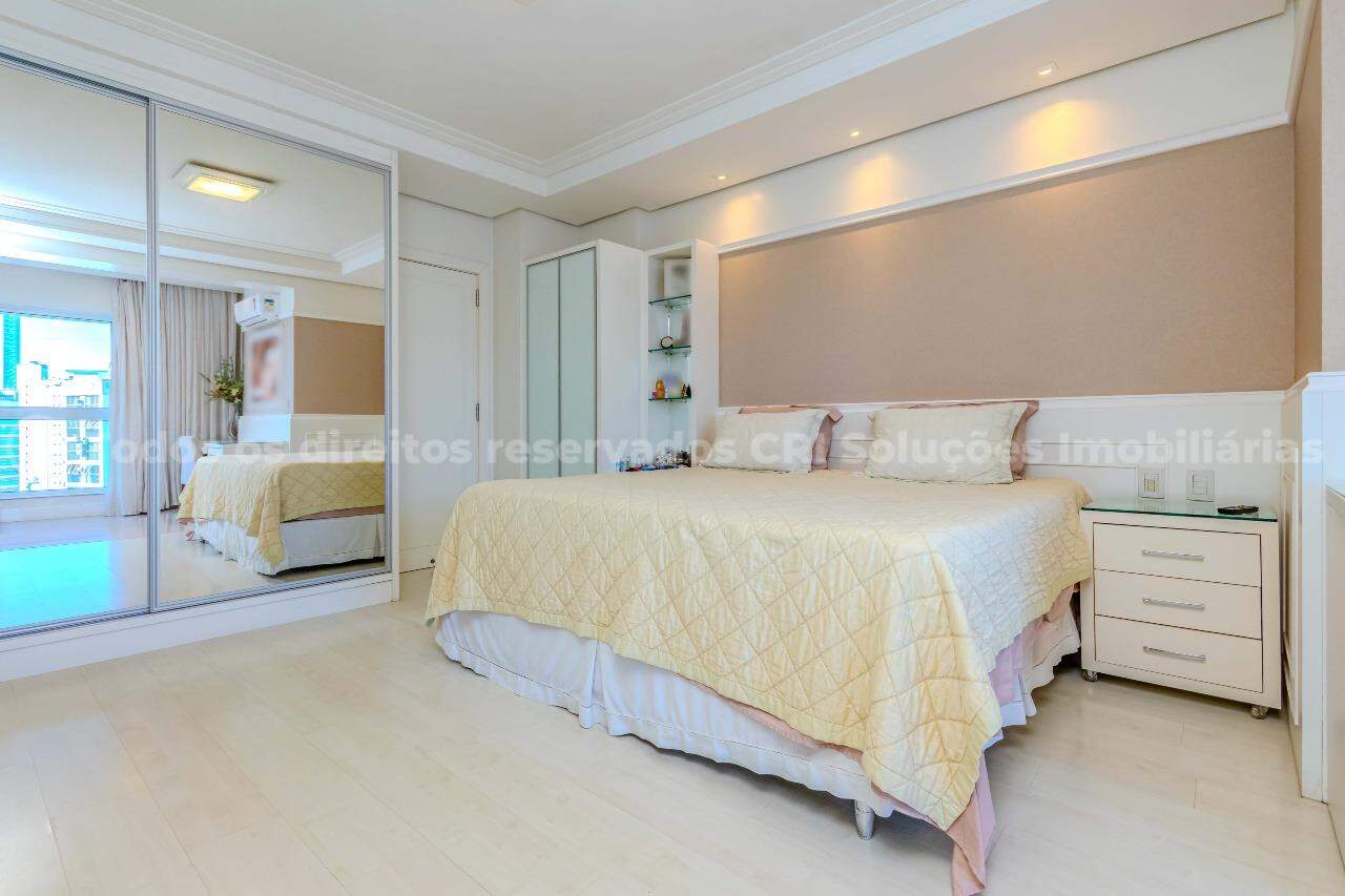 Foto do imóvel Apartamento mobiliado alto padrão à venda com 3 suítes e 3 vagas de garagem no Edifício Residencial Vermont, no centro de Balneário Camboriú.