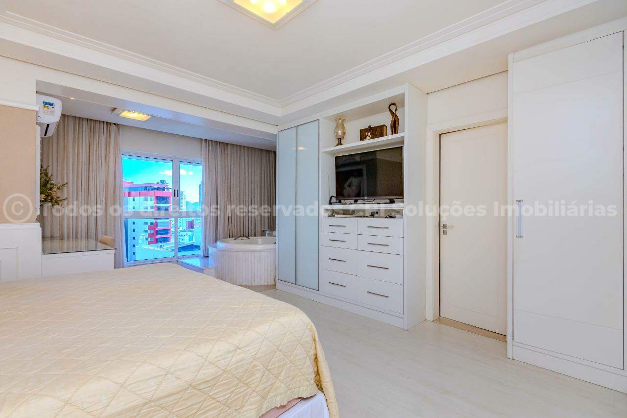 Foto do imóvel Apartamento mobiliado alto padrão à venda com 3 suítes e 3 vagas de garagem no Edifício Residencial Vermont, no centro de Balneário Camboriú.
