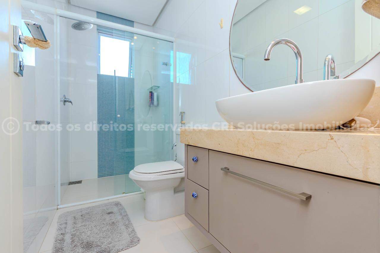 Foto do imóvel Apartamento mobiliado alto padrão à venda com 3 suítes e 3 vagas de garagem no Edifício Residencial Vermont, no centro de Balneário Camboriú.