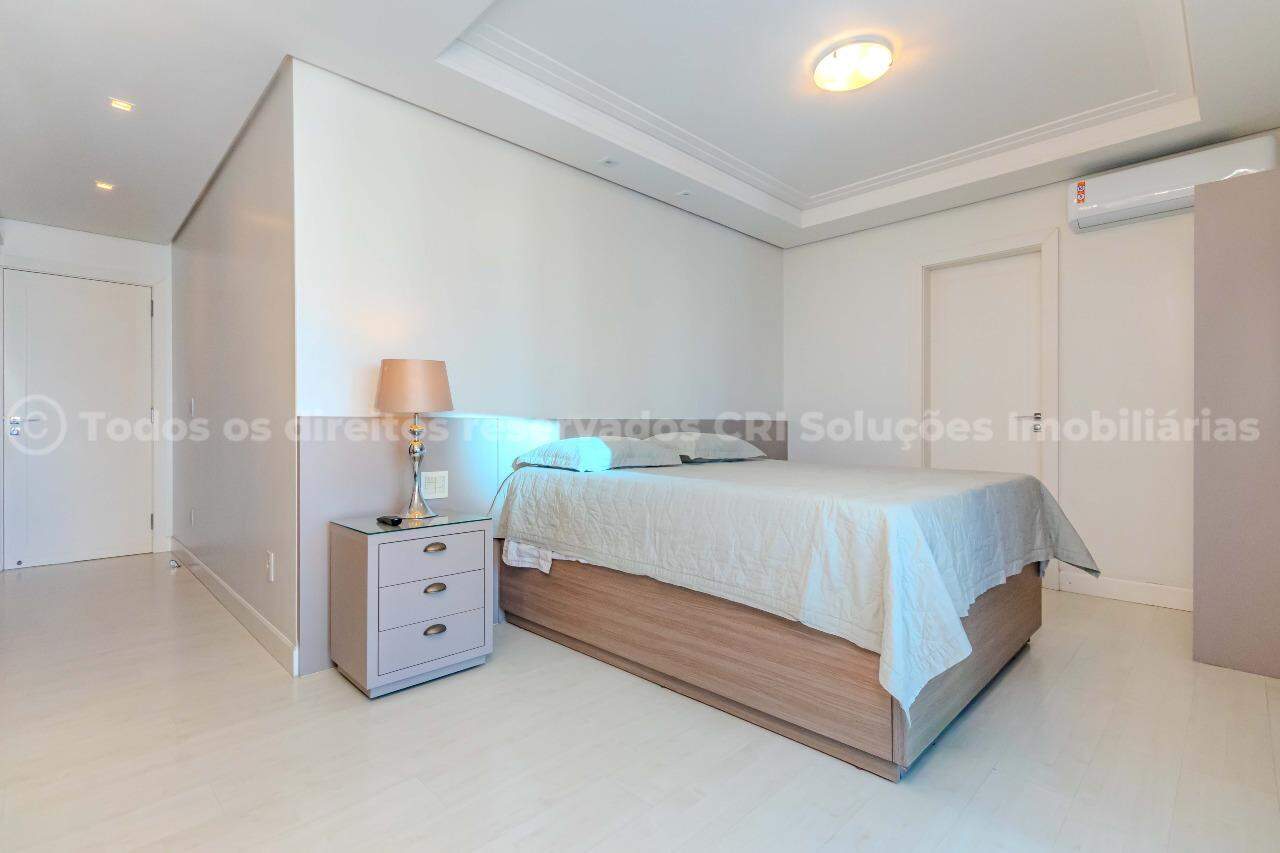 Foto do imóvel Apartamento mobiliado alto padrão à venda com 3 suítes e 3 vagas de garagem no Edifício Residencial Vermont, no centro de Balneário Camboriú.