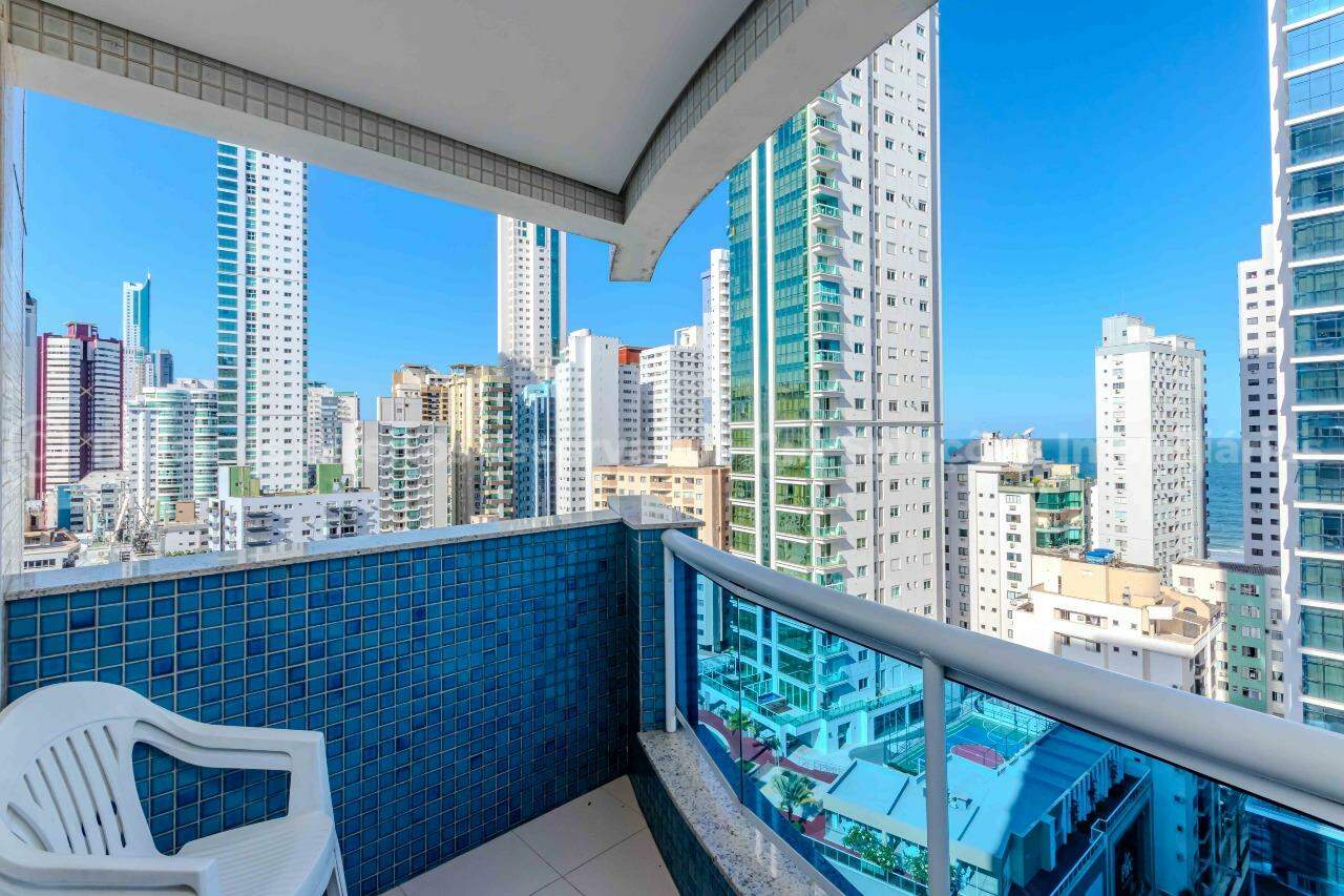 Foto do imóvel Apartamento mobiliado alto padrão à venda com 3 suítes e 3 vagas de garagem no Edifício Residencial Vermont, no centro de Balneário Camboriú.