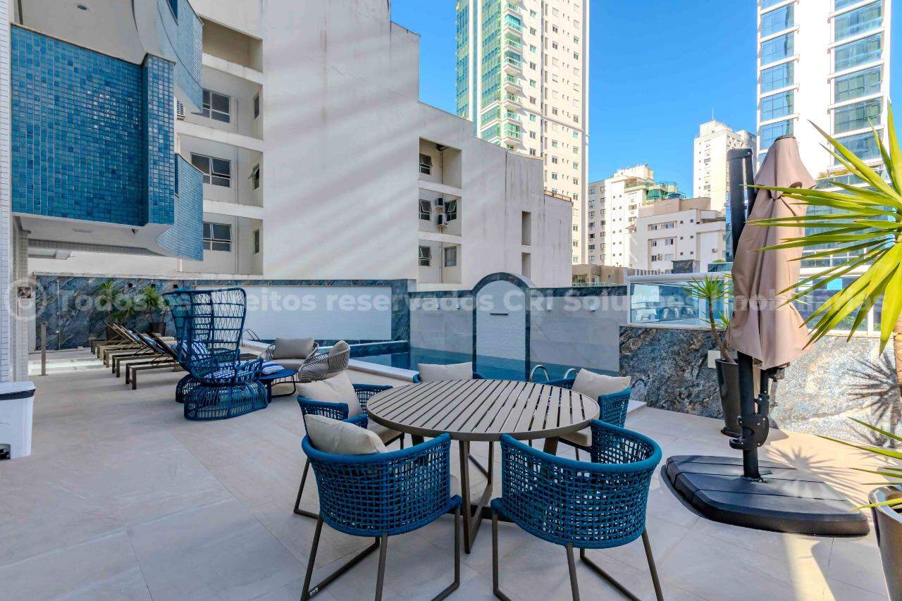 Foto do imóvel Apartamento mobiliado alto padrão à venda com 3 suítes e 3 vagas de garagem no Edifício Residencial Vermont, no centro de Balneário Camboriú.