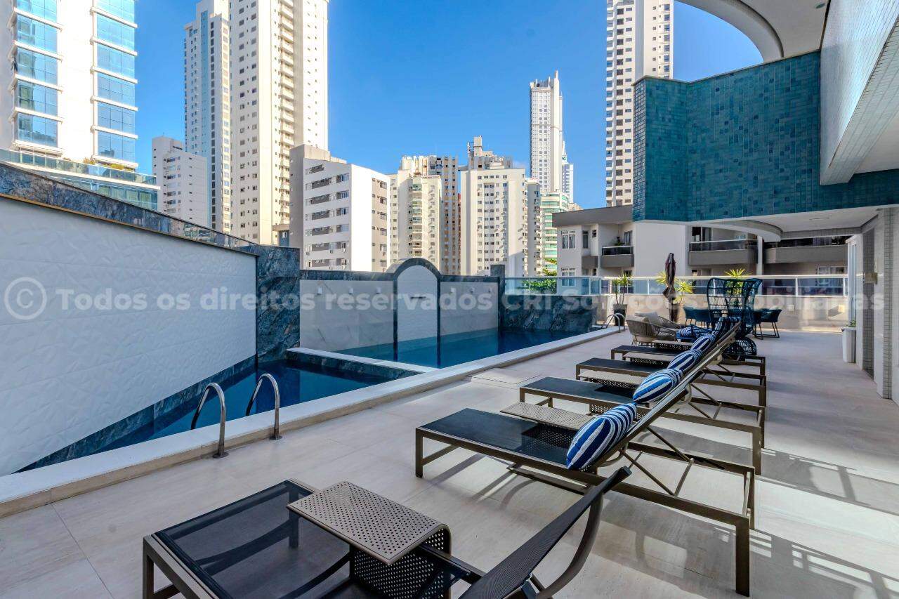 Foto do imóvel Apartamento mobiliado alto padrão à venda com 3 suítes e 3 vagas de garagem no Edifício Residencial Vermont, no centro de Balneário Camboriú.
