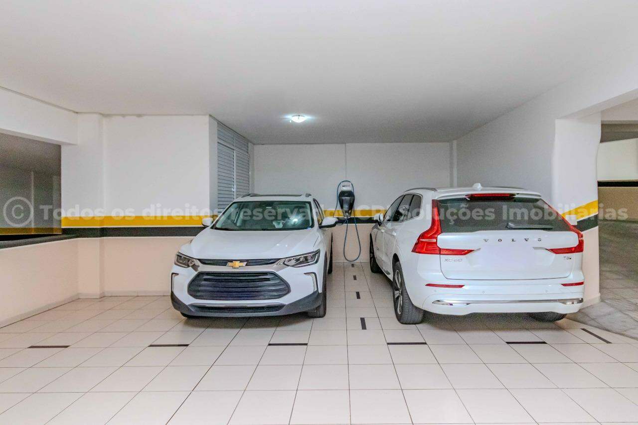Foto do imóvel Apartamento mobiliado alto padrão à venda com 3 suítes e 3 vagas de garagem no Edifício Residencial Vermont, no centro de Balneário Camboriú.