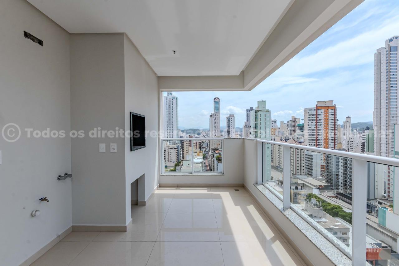 Apartamento com 4 suítes no La Belle Tour Residence no Centro em Balneário Camboriú