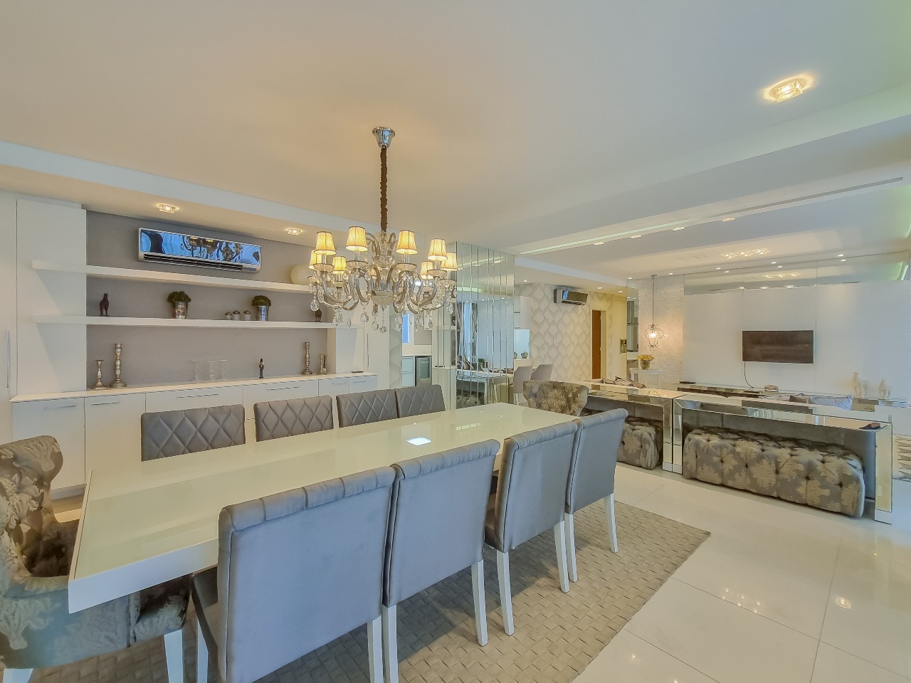 Foto do imóvel Apartamento mobiliado de 220m² no Marina Beach Tower com 4 suítes e marina exclusiva – Balneário Camboriú