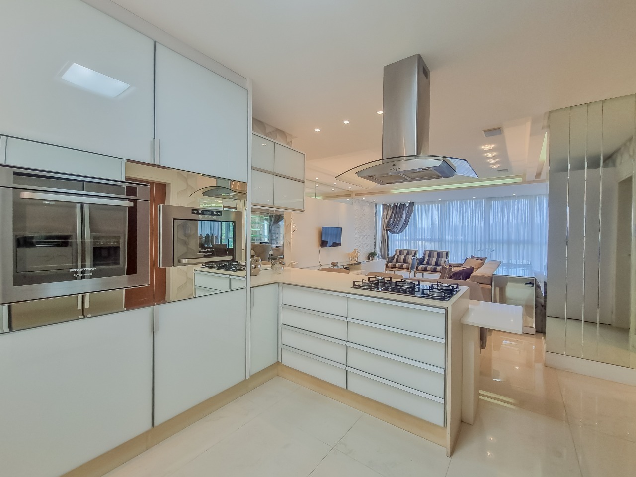 Foto do imóvel Apartamento mobiliado de 220m² no Marina Beach Tower com 4 suítes e marina exclusiva – Balneário Camboriú