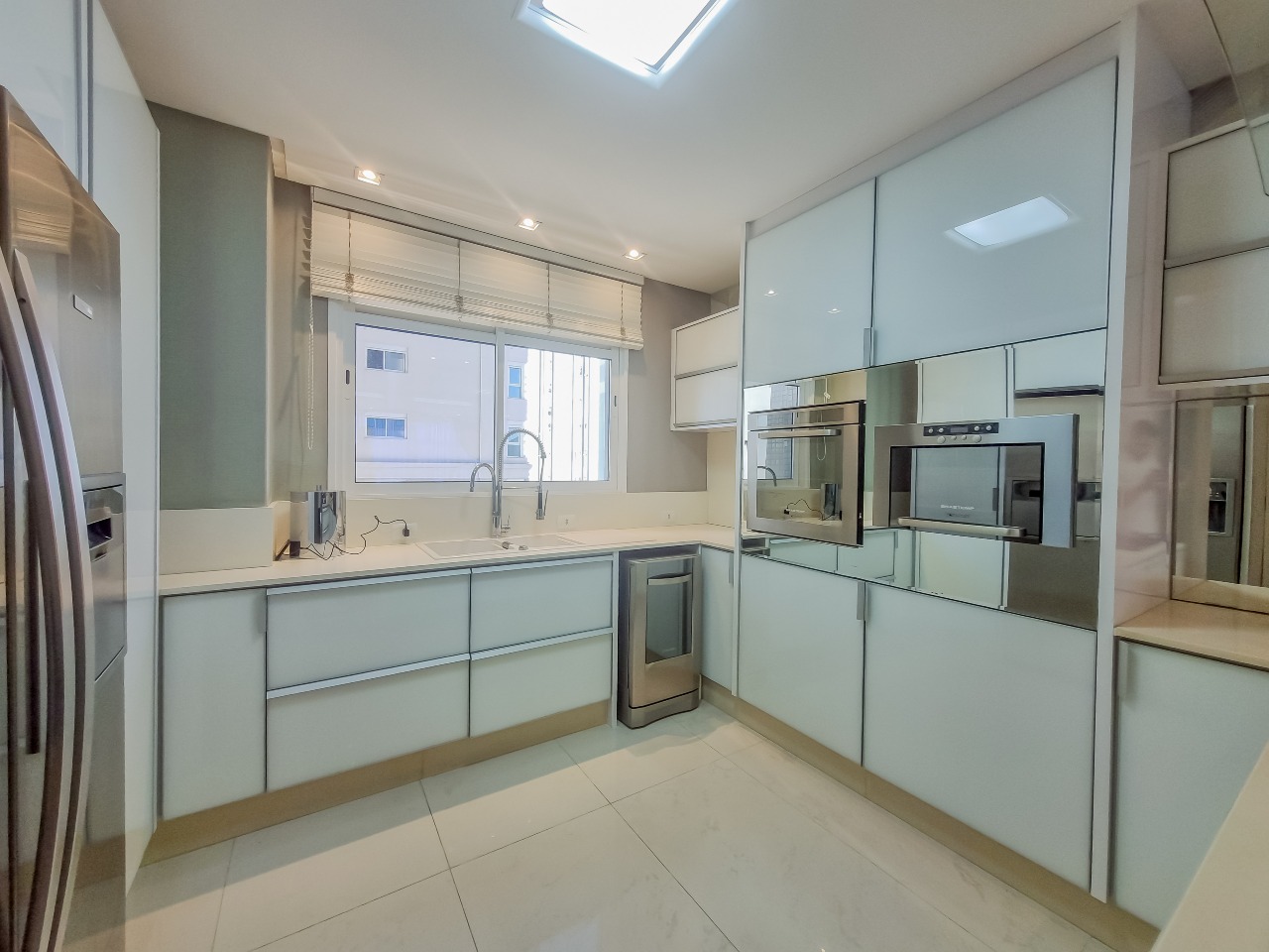 Foto do imóvel Apartamento mobiliado de 220m² no Marina Beach Tower com 4 suítes e marina exclusiva – Balneário Camboriú
