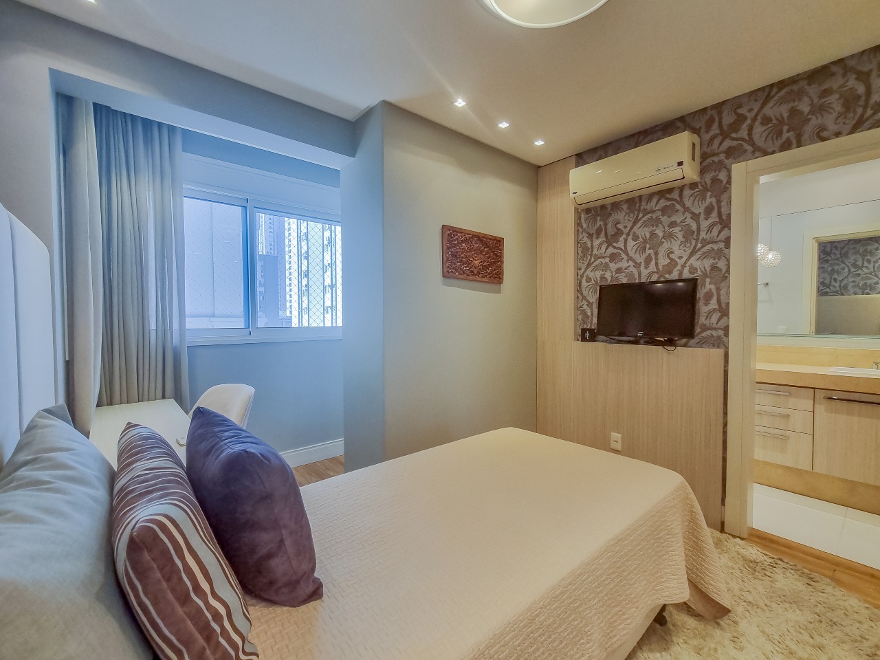 Foto do imóvel Apartamento mobiliado de 220m² no Marina Beach Tower com 4 suítes e marina exclusiva – Balneário Camboriú