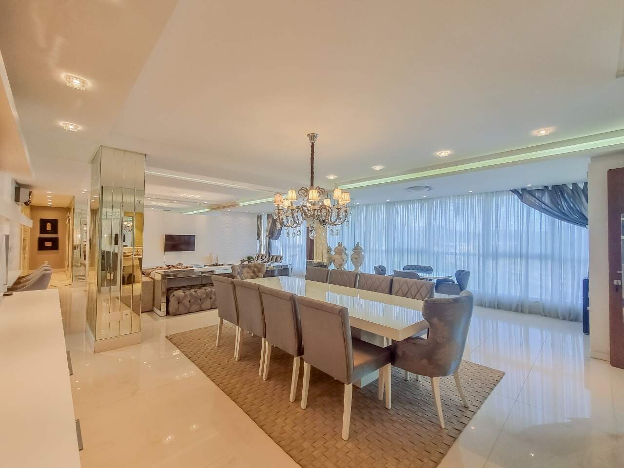 Foto do imóvel Apartamento mobiliado de 220m² no Marina Beach Tower com 4 suítes e marina exclusiva – Balneário Camboriú