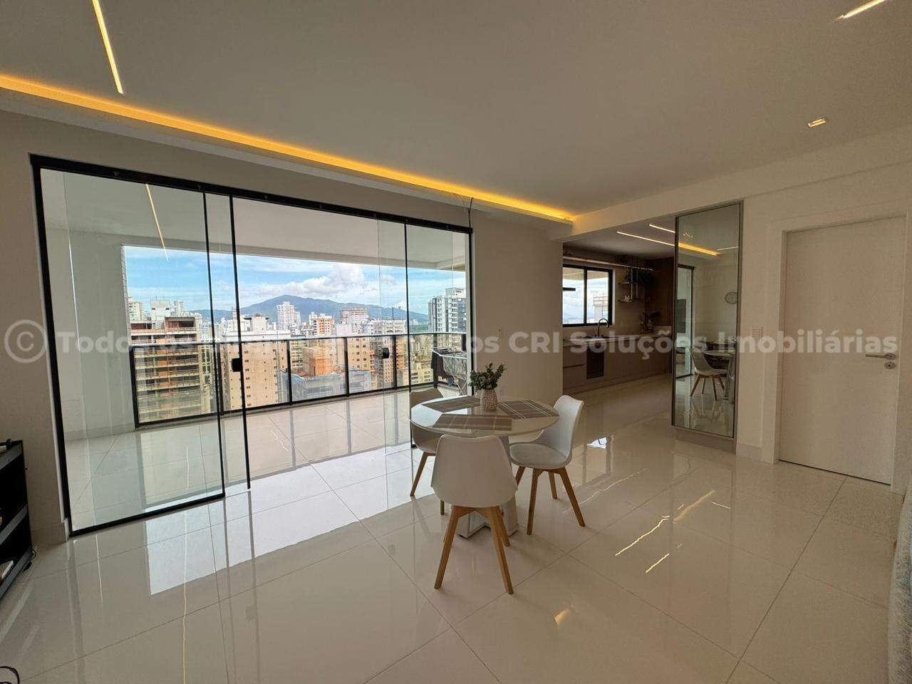 Apartamento 4 suítes Emerald Bay Residence Meia Praia Itapema