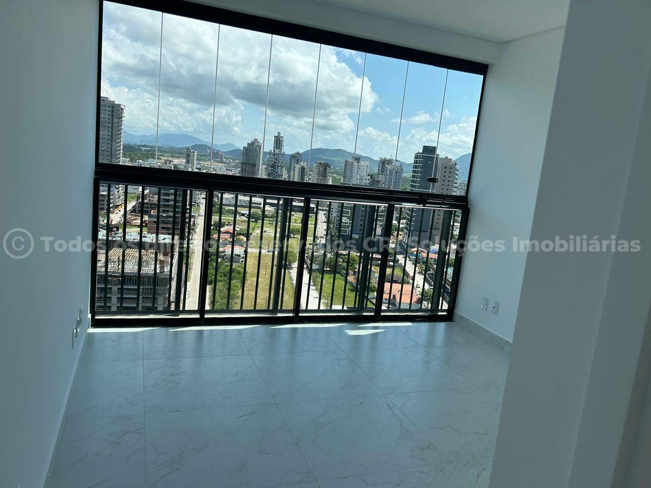Apartamento com 2 quartos no Edifício Duquesa de Windsor em Balneário Perequê, Porto Belo