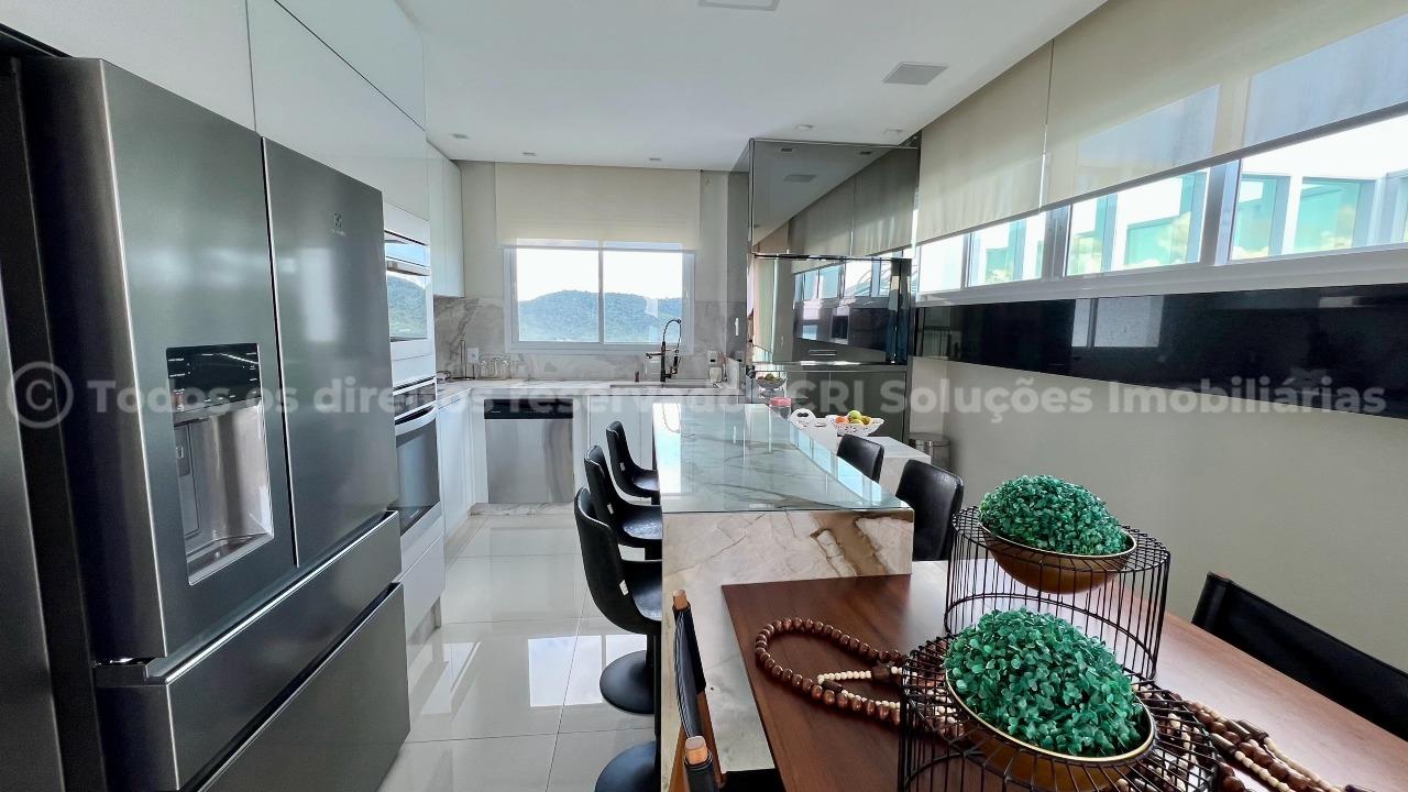 Foto do imóvel Cobertura mobiliada com vista mar no Edifício Olympo Tower em Balneário Camboriú