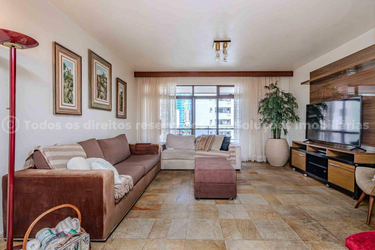 Apartamento com 4 suítes no Residencial Verona no Centro em Balneário Camboriú