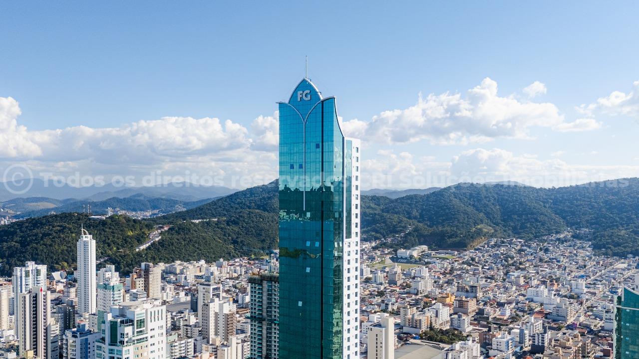 Apartamento com 4 suítes em Balneário Camboriú na Barra Norte no Boreal Tower