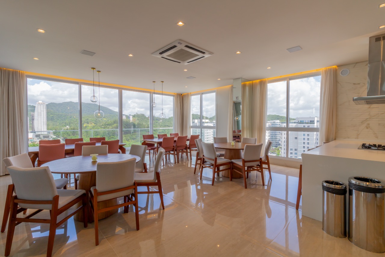 Foto do imóvel Apartamento mobiliado no Le Blanc Praia Brava com 4 suítes e vista para o mar