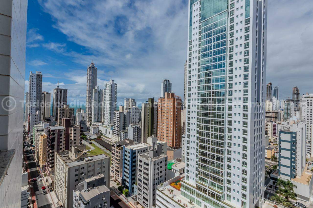 Foto do imóvel Apartamento com 03 Suítes á venda no Edifício Exuberance no Centro em Balneário Camboriú 