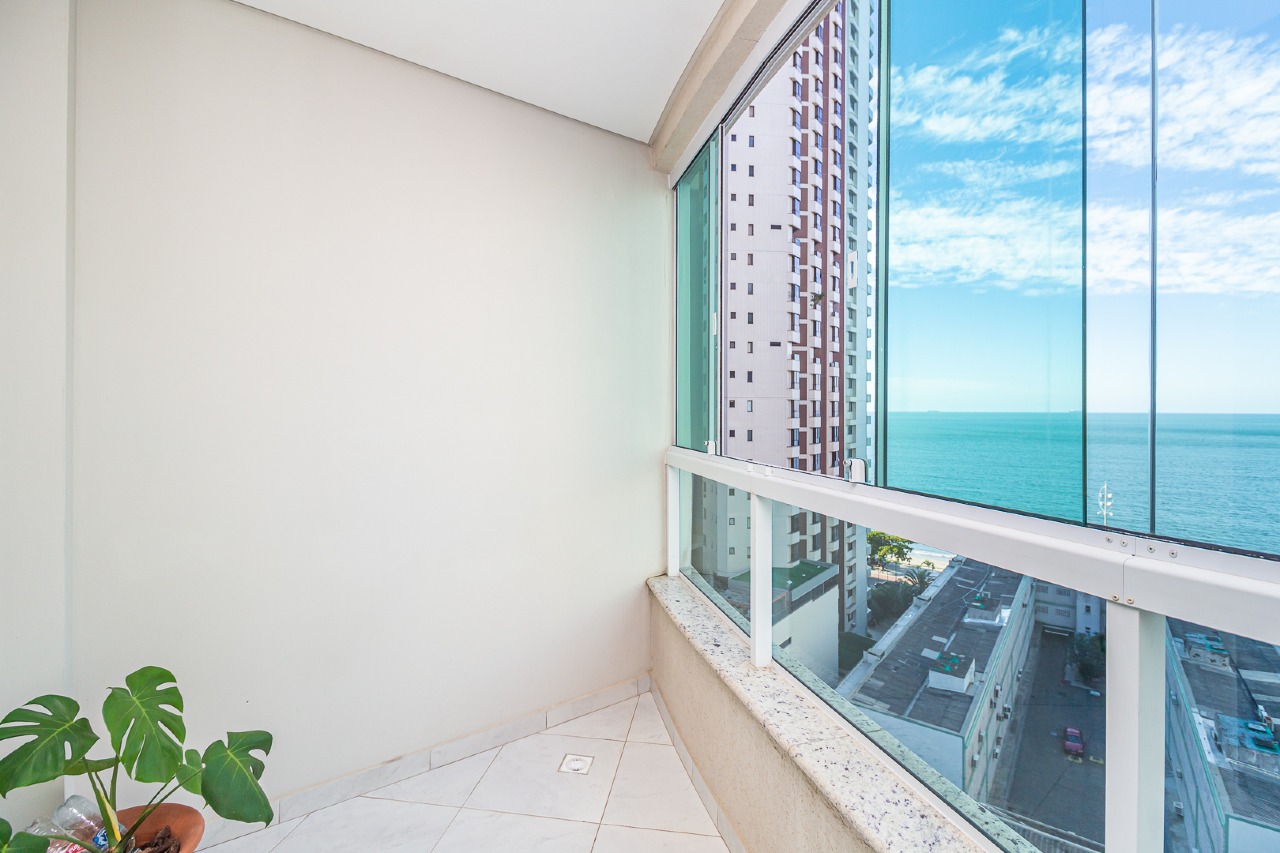 Foto do imóvel Apartamento com 3 Dormitórios no Edifício Petrópolis Frente Mar em Balneário Camboriú | Vida na praia