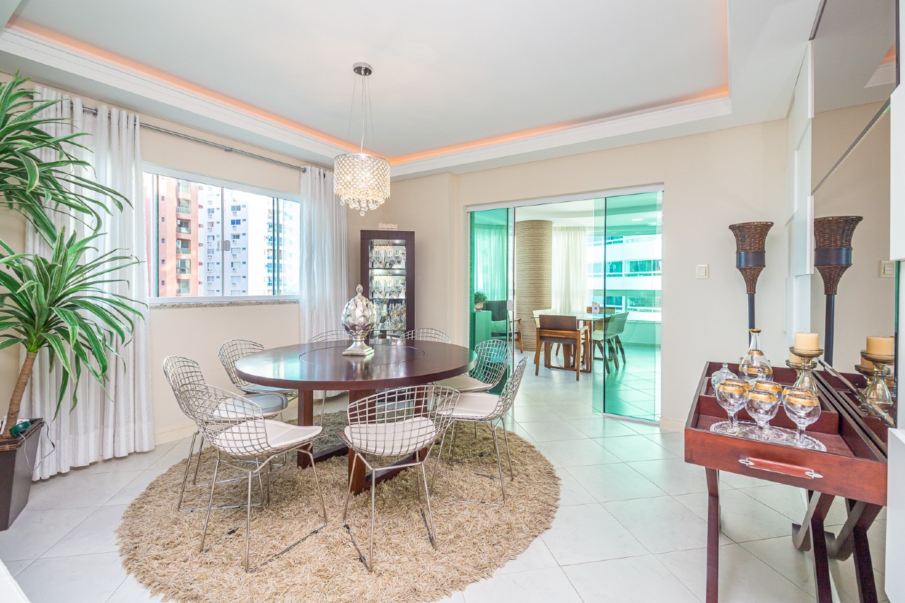 Foto do imóvel Apartamento com 3 Dormitórios no Edifício Petrópolis Frente Mar em Balneário Camboriú | Vida na praia
