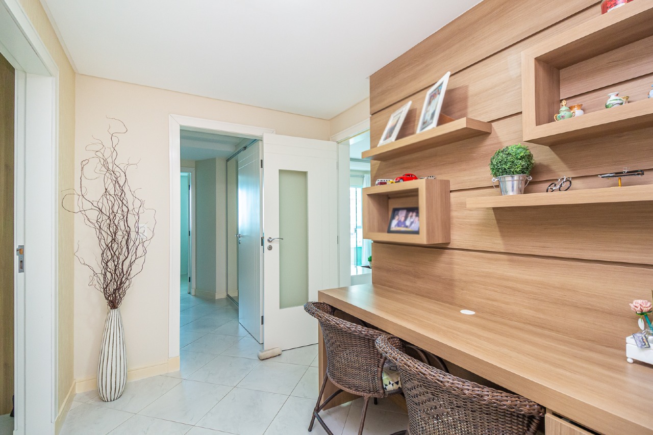 Foto do imóvel Apartamento com 3 Dormitórios no Edifício Petrópolis Frente Mar em Balneário Camboriú | Vida na praia