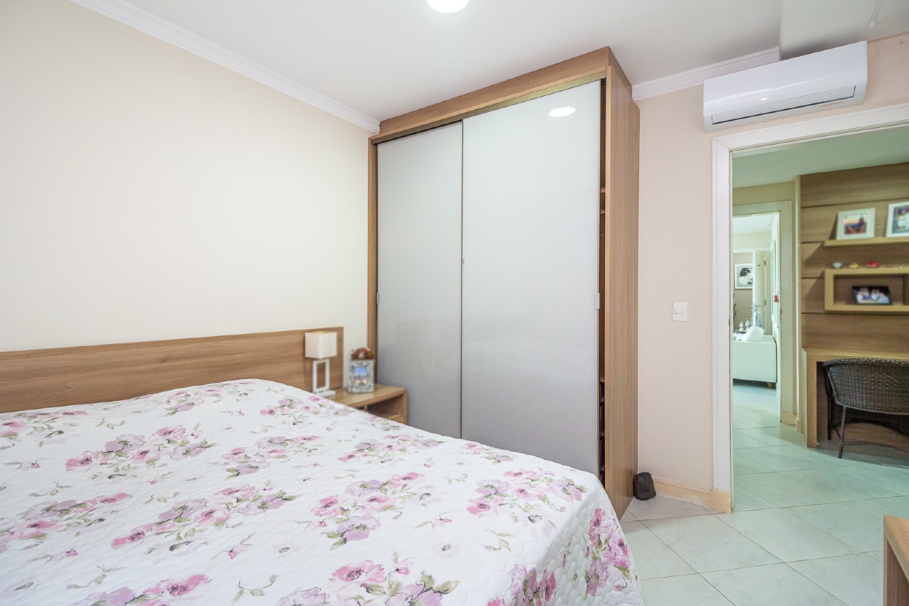 Foto do imóvel Apartamento com 3 Dormitórios no Edifício Petrópolis Frente Mar em Balneário Camboriú | Vida na praia