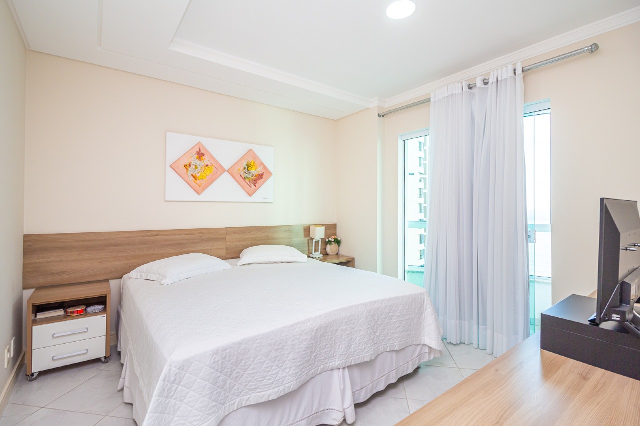 Foto do imóvel Apartamento com 3 Dormitórios no Edifício Petrópolis Frente Mar em Balneário Camboriú | Vida na praia