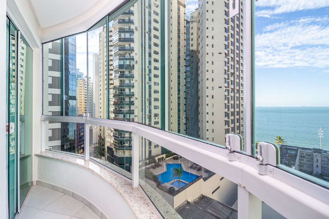 Foto do imóvel Apartamento com 3 Dormitórios no Edifício Petrópolis Frente Mar em Balneário Camboriú | Vida na praia