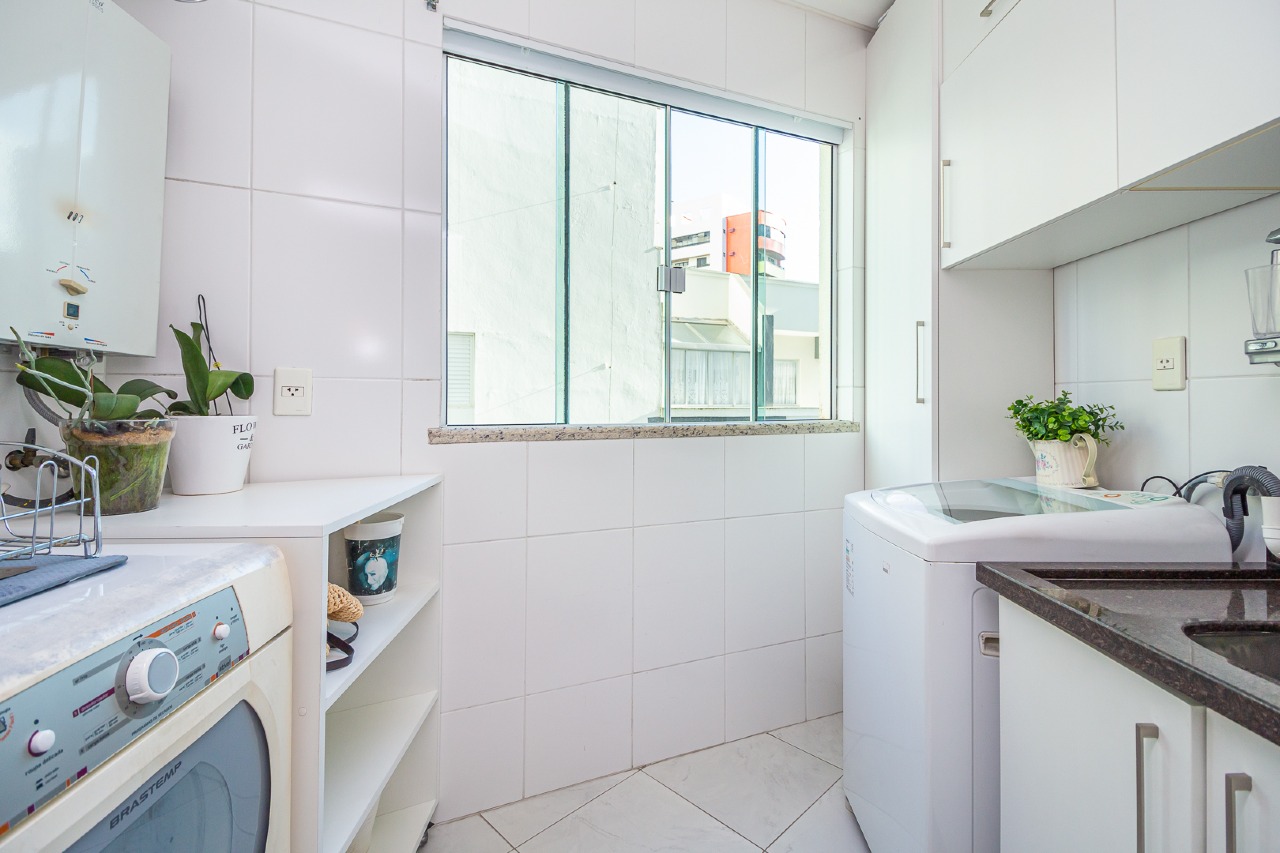 Foto do imóvel Apartamento com 3 Dormitórios no Edifício Petrópolis Frente Mar em Balneário Camboriú | Vida na praia