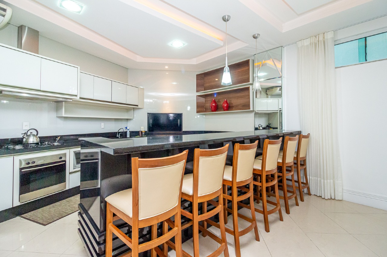Foto do imóvel Apartamento com 3 Dormitórios no Edifício Petrópolis Frente Mar em Balneário Camboriú | Vida na praia