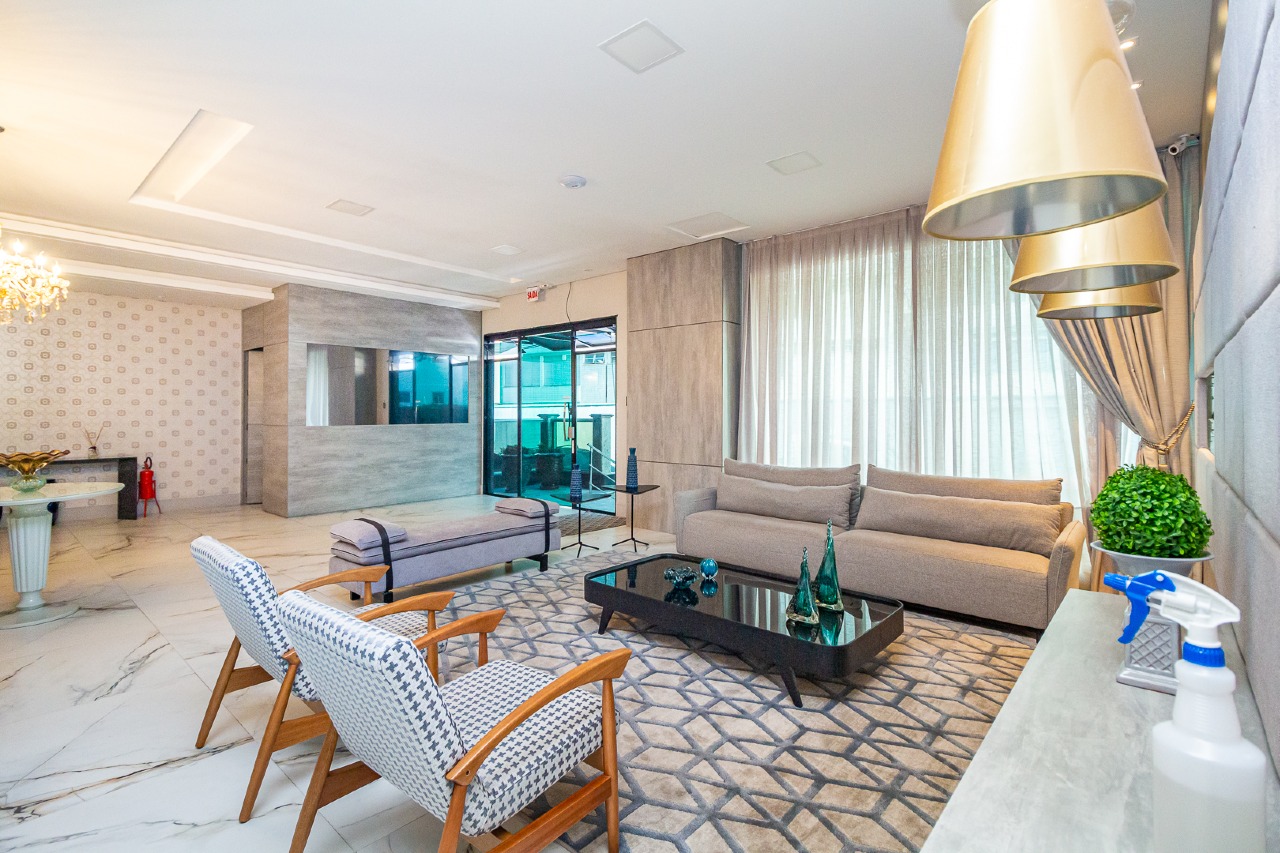 Foto do imóvel Apartamento com 3 Dormitórios no Edifício Petrópolis Frente Mar em Balneário Camboriú | Vida na praia